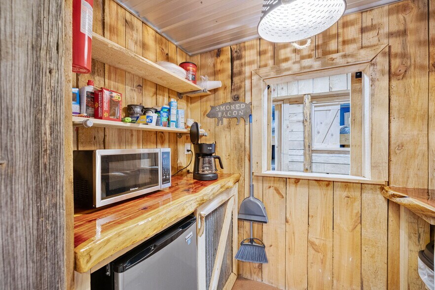 More Photos Of 714 N Saint Mary St, Pilot Knob Freestanding For Sale