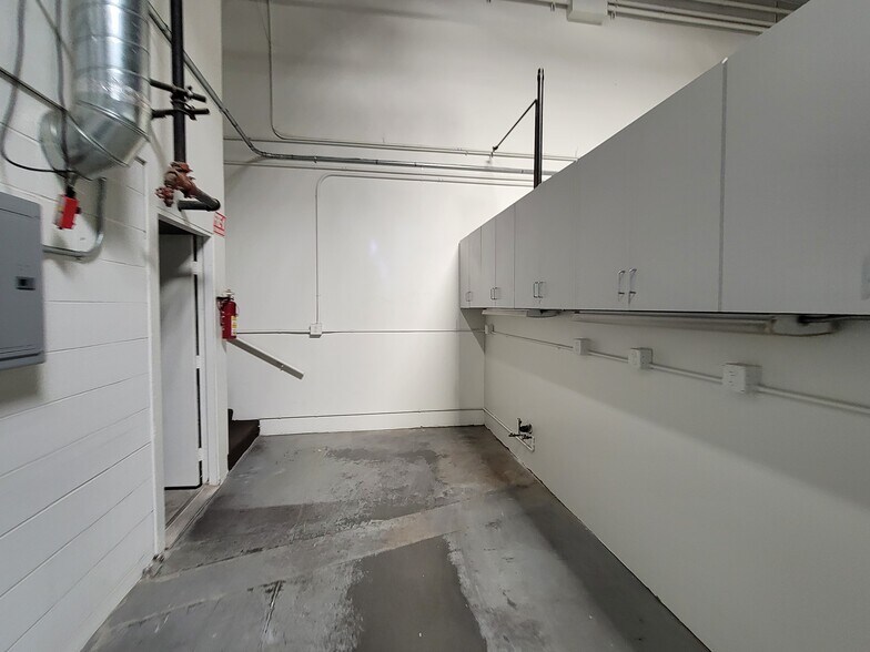 More Photos Of 800 S Rochester Ave, Ontario Warehouse For Lease