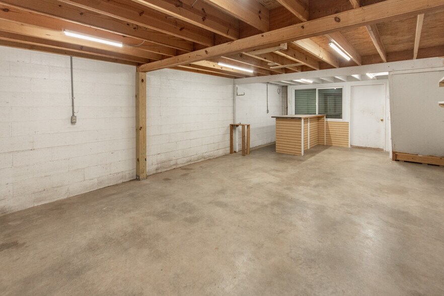 More Photos Of 535 W Main St, Franklin Specialty For Sale