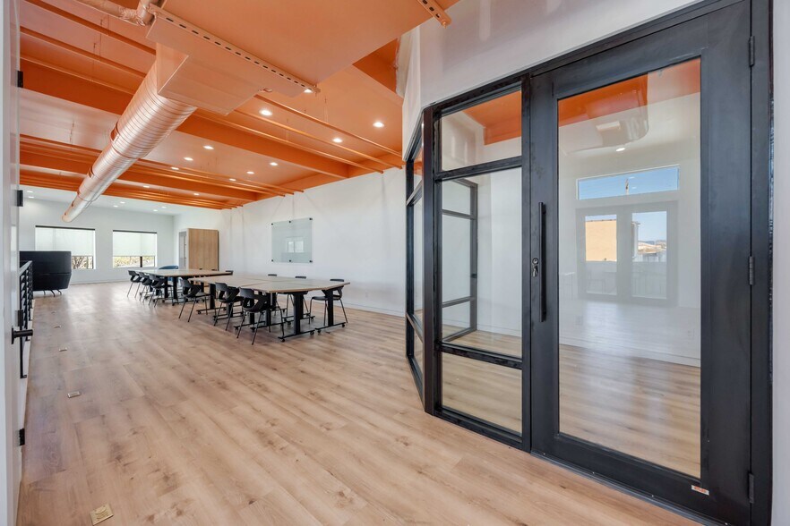 More Photos Of 5214 Harrisburg Blvd, Houston Office For Lease