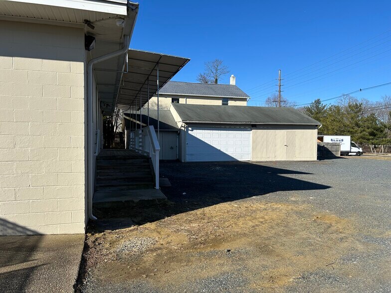 More Photos Of 15 Lewis St, Eatontown Office For Sale