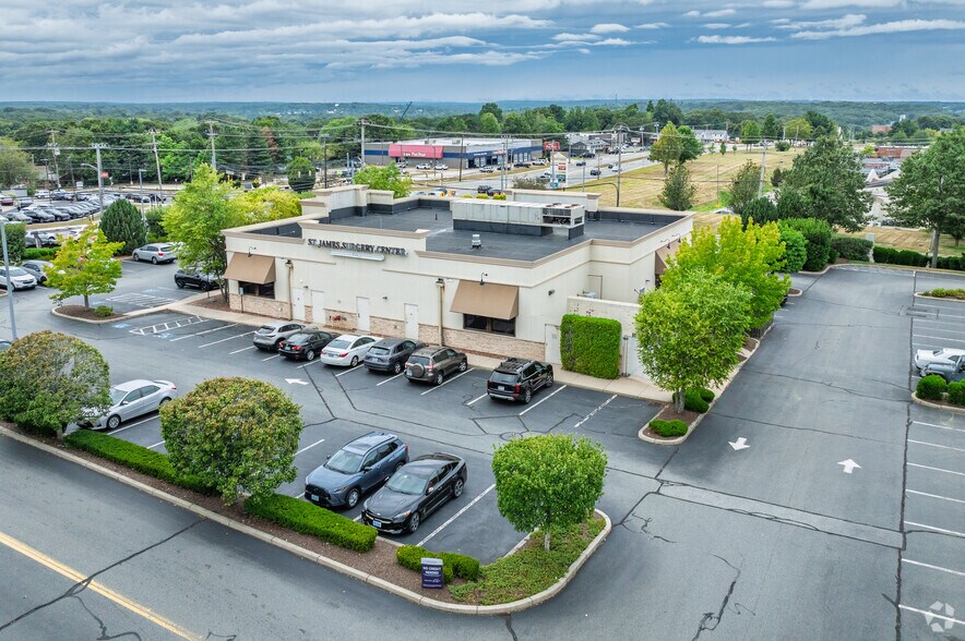 More Photos Of 444 Quaker Ln, Warwick Medical For Sale