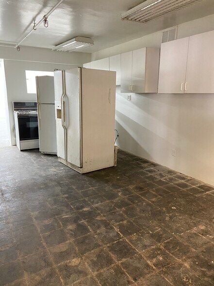 More Photos Of 110 N Bonnie Brae St, Los Angeles Warehouse For Lease