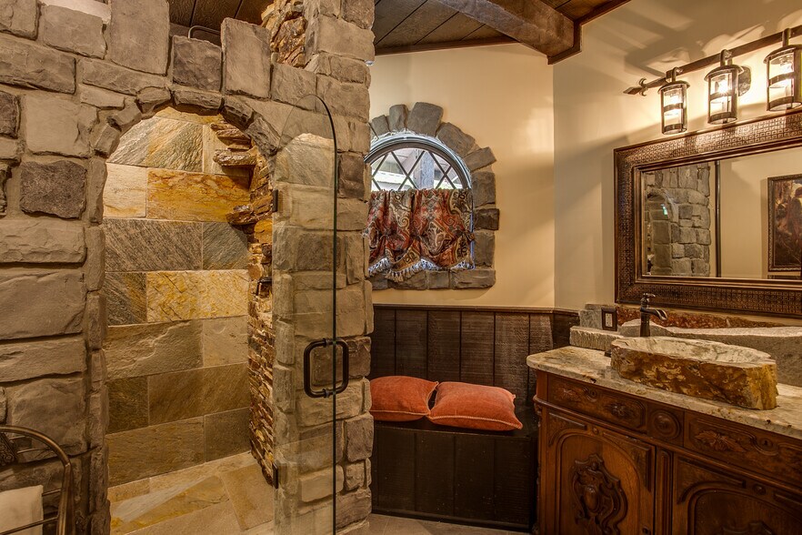 More Photos Of 315 Commercial St, Leavenworth Hotel For Sale