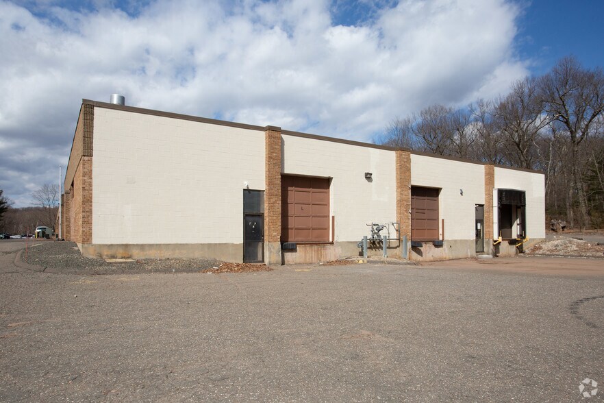 More Photos Of 101 Industrial Park Rd, Vernon Manufacturing For Lease