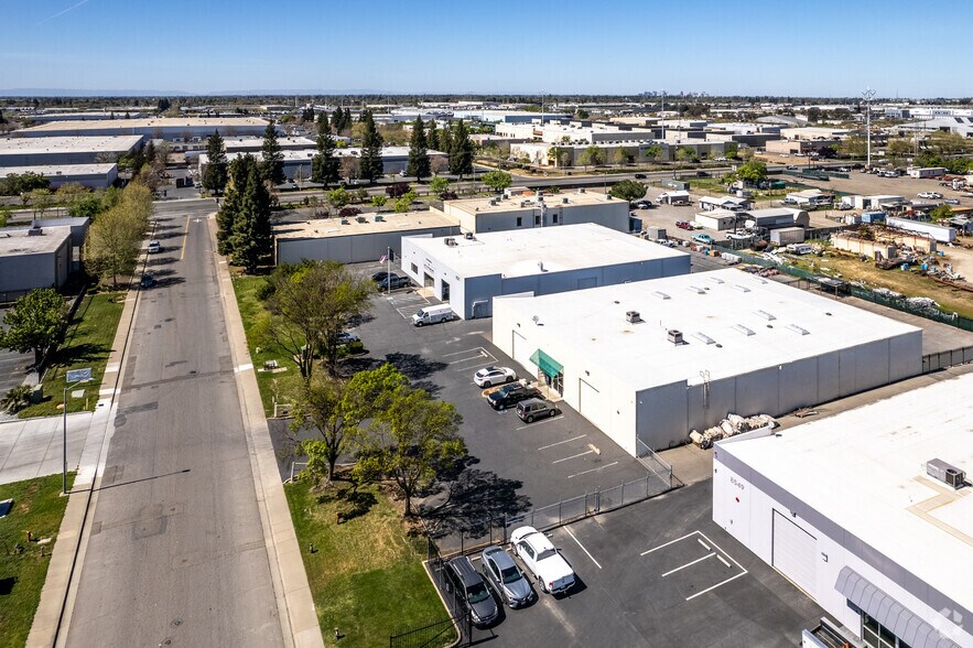 More Photos Of 8535 Morrison Creek Rd, Sacramento Showroom For Lease
