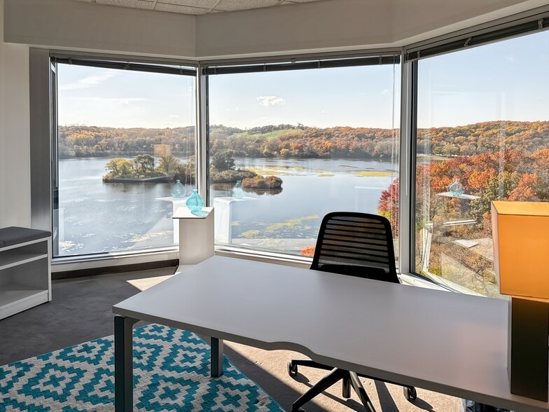 More Photos Of 8400 Normandale Lake Blvd, Bloomington Coworking Space