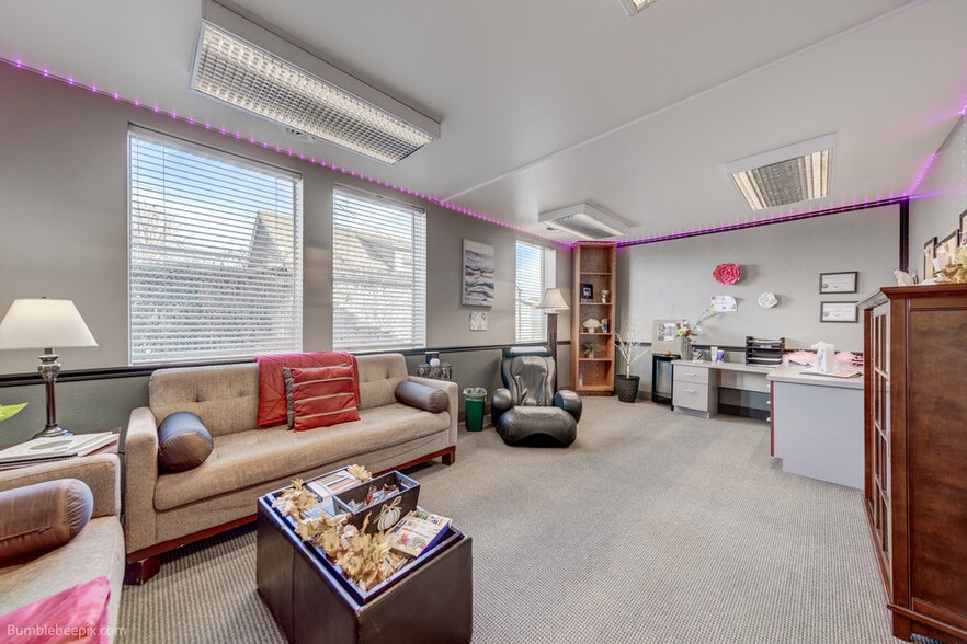More Photos Of 104-106 N Hutchinson Rd, Spokane Valley Flex For Sale