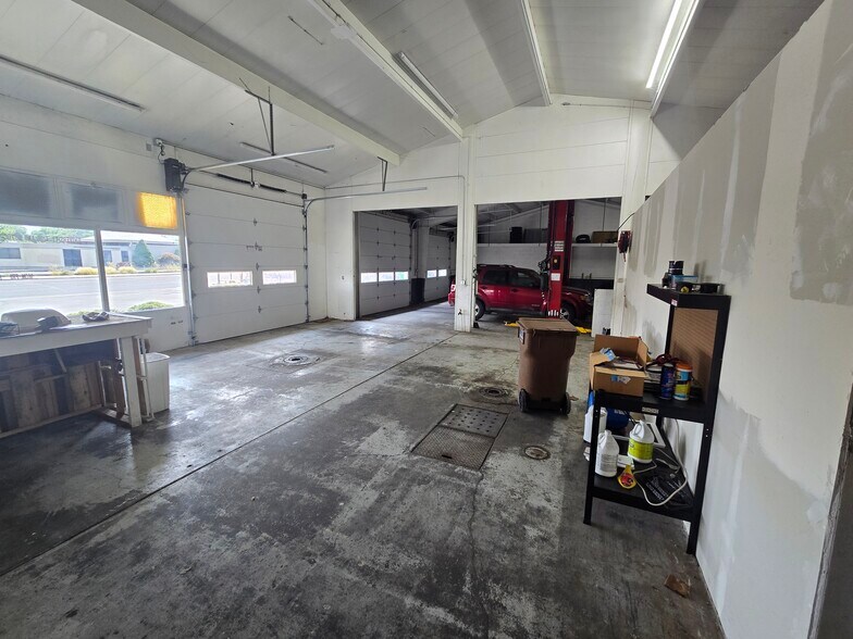 More Photos Of 300 Diagonal St, Clarkston Auto Repair For Sale