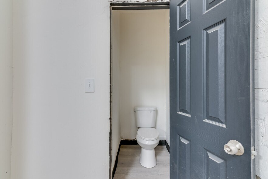 More Photos Of 2023-2043 S Santa Fe Ave, Los Angeles Unknown For Lease