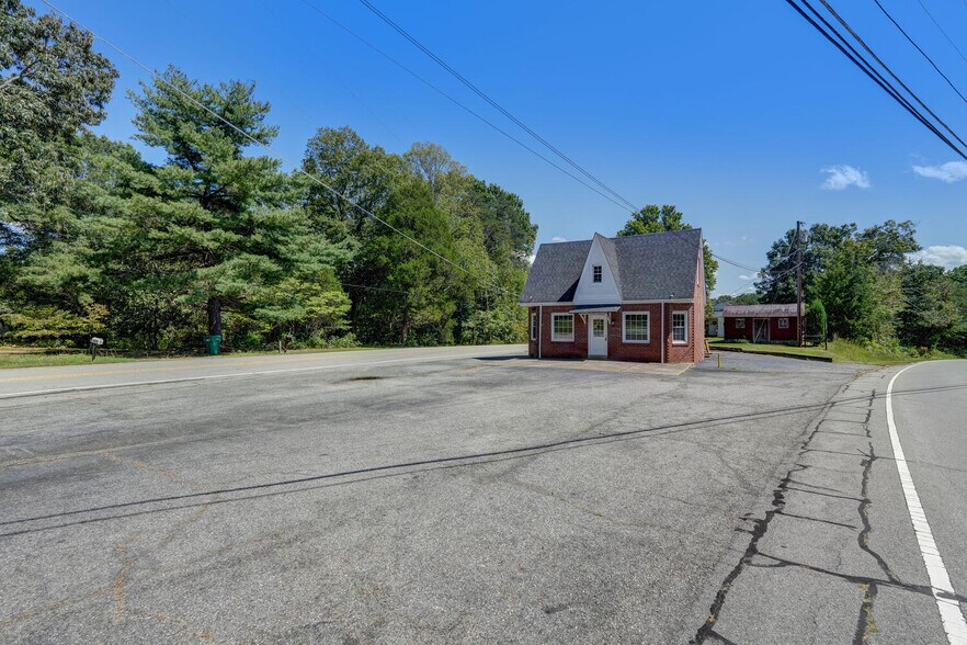 More Photos Of 122 NC Highway 700, Eden Auto Dealership For Sale