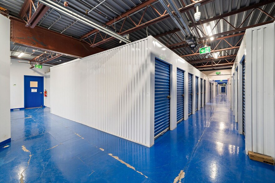 More Photos Of 403-409 Rue Saint-Roch, Montréal Warehouse For Lease