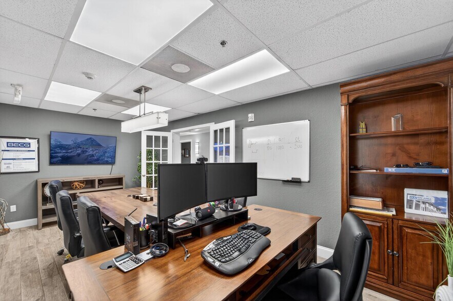 More Photos Of 3411 N 29th St, Tampa Office For Sale