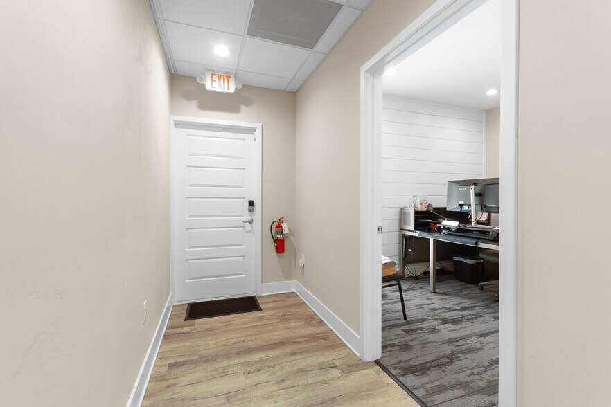 More Photos Of 2720 NW 6th St, Gainesville Medical For Lease