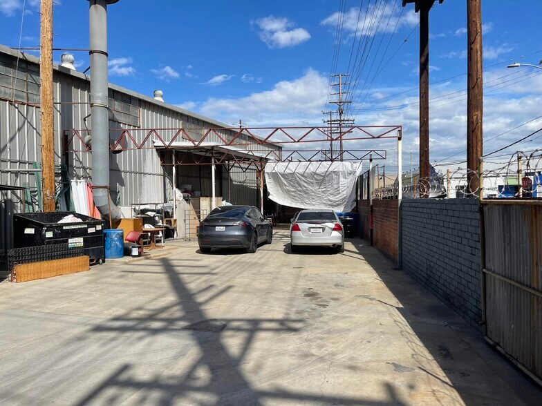 More Photos Of 3422 Union Pacific Ave, Los Angeles Manufacturing For Sale