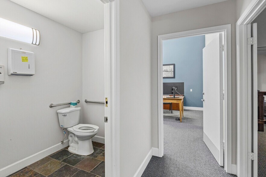 More Photos Of 3512 Godwin Ct, Mobile Medical For Sale