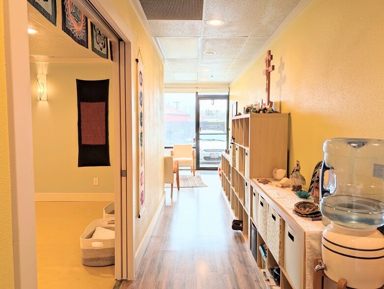 More Photos Of 18411-18421 Highway 99, Lynnwood Storefront For Lease