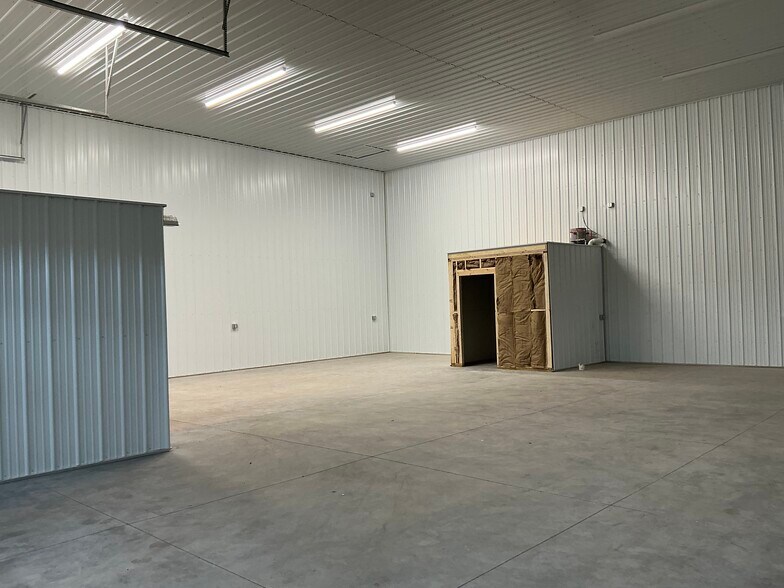 More Photos Of 2160 Alvin Rd, Grand Island Flex For Lease