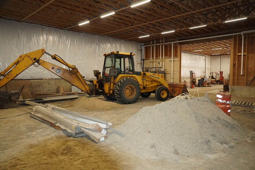 More Photos Of 160 Middleboro Ave, East Taunton Warehouse For Lease