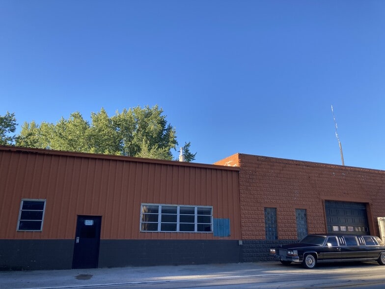 More Photos Of 65 E Pierce St, Whitestown Warehouse For Sale