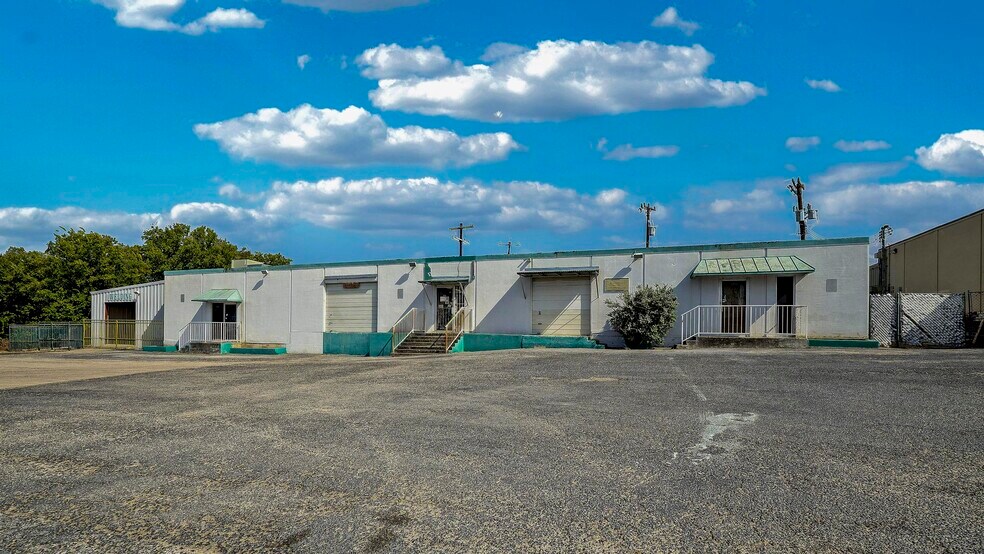 More Photos Of 11510 Nacogdoches rd, San Antonio Industrial For Sale