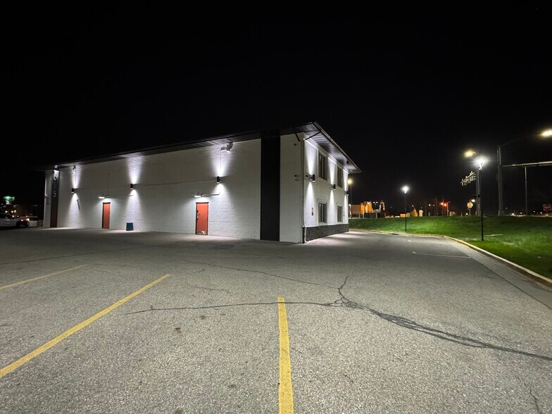 More Photos Of 615 E 14th St, Des Moines Office For Sale