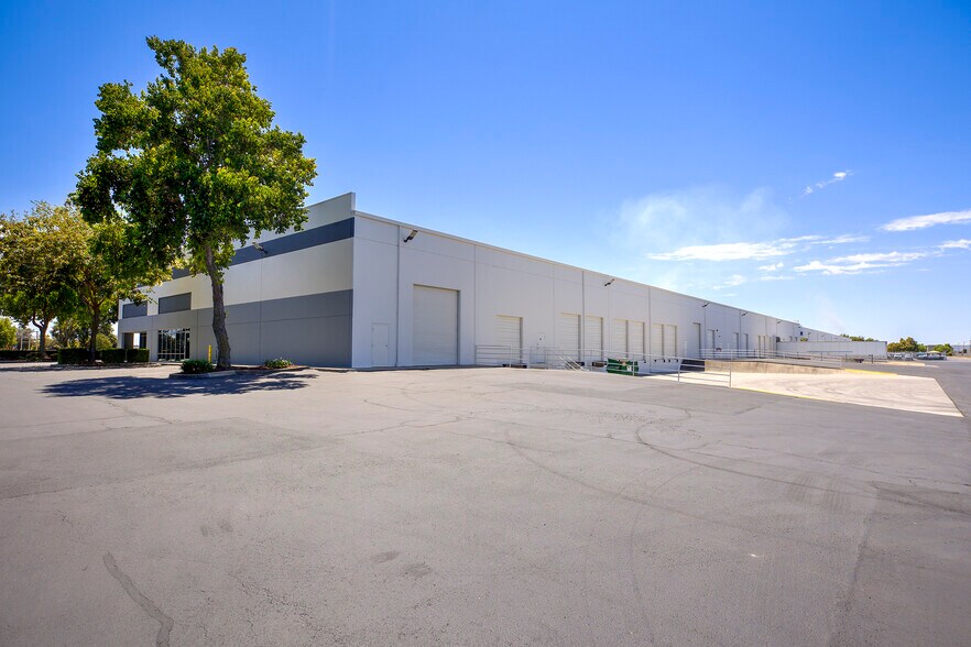 More Photos Of 2385 Arch-Airport Rd, Stockton Warehouse For Lease