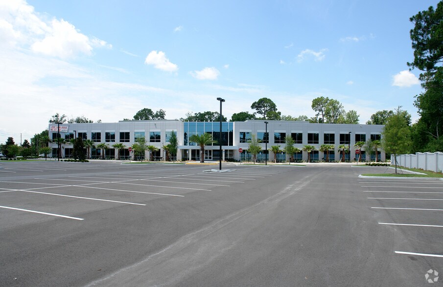 Primary Photo Of 7560 Red Bug Lake Rd, Oviedo Medical For Lease