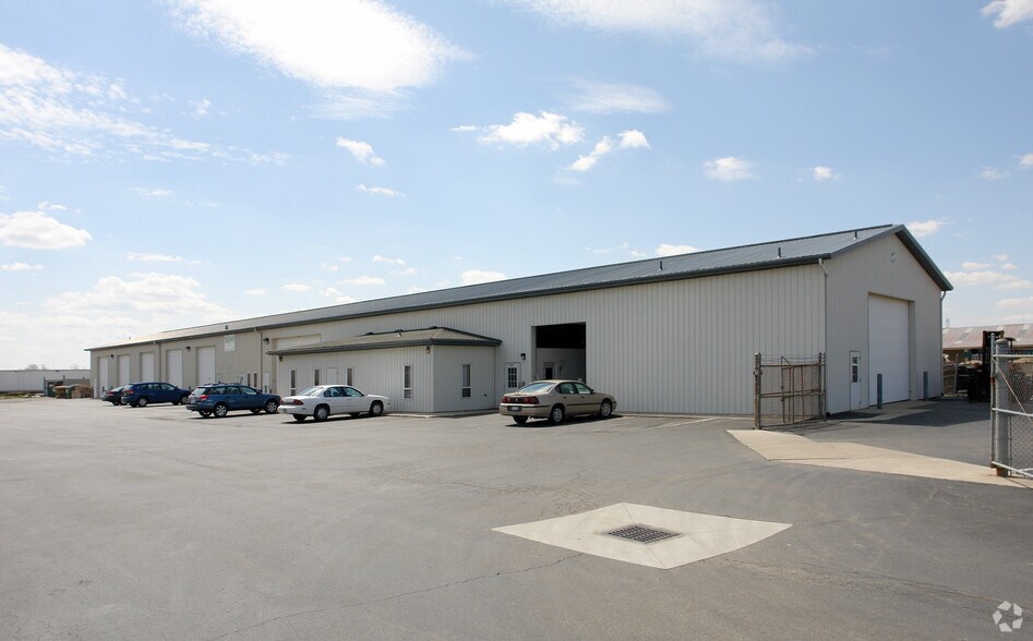 More Photos Of 7929-7933 Memorial Dr, Plain City Warehouse For Lease