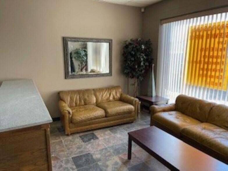 More Photos Of 126 S 4th St, Dekalb Office For Lease