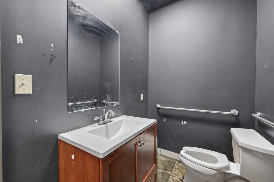 More Photos Of 11419 Hall Rd, Houston Freestanding For Sale