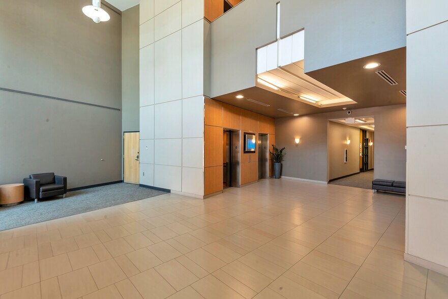 More Photos Of 10210 N 92nd St, Scottsdale Medical For Lease