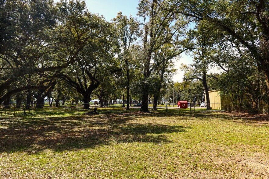 More Photos Of 362 Oakfield Rd, Pensacola Warehouse For Sale