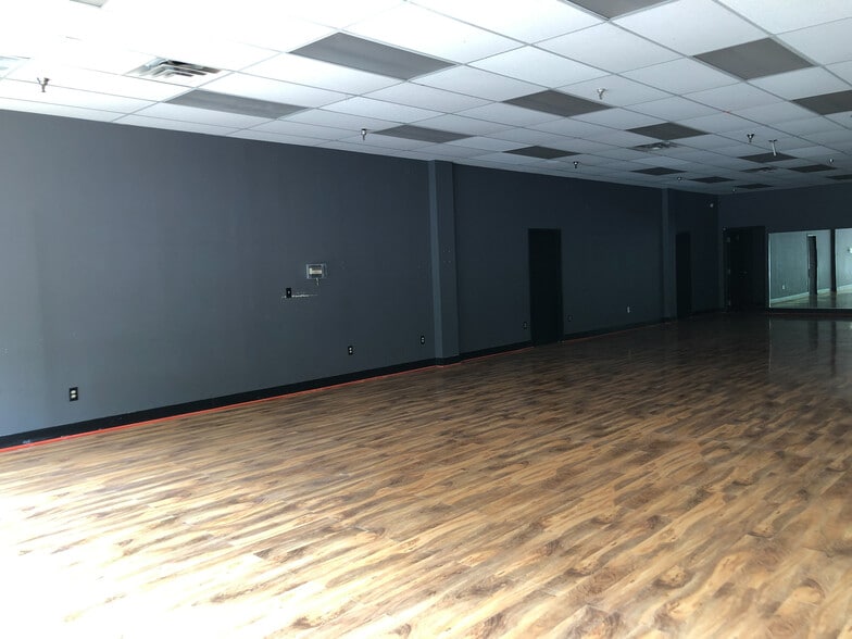 More Photos Of 377 Gambrills Rd, Gambrills Storefront Retail Office For Lease