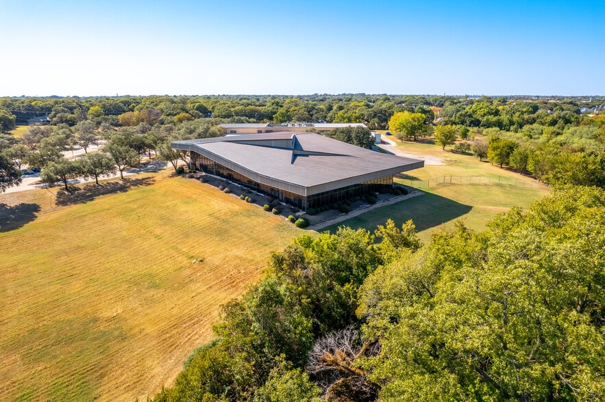 More Photos Of 5000 S Bowen Rd, Arlington Industrial For Lease