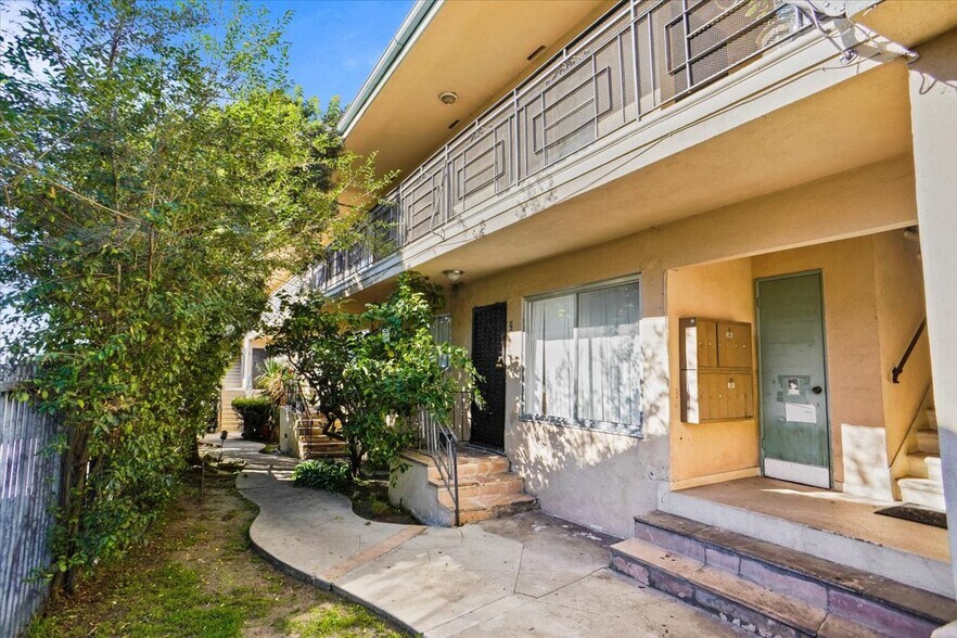 More Photos Of 543 N Ardmore Ave, Los Angeles Multifamily For Sale