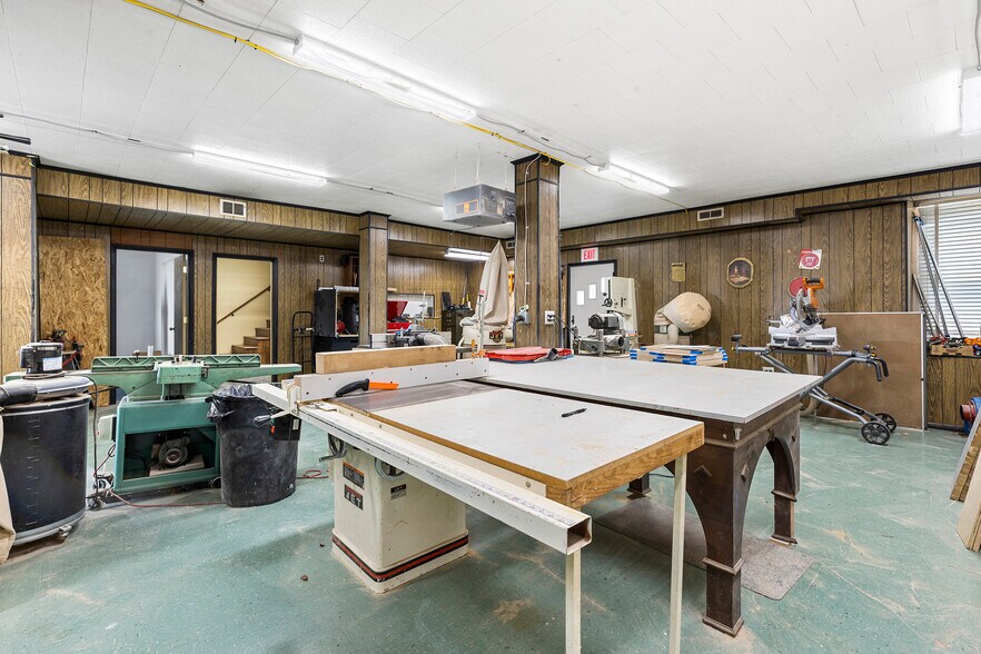 More Photos Of 2460 Mount rd, Aston Township Movie Radio TVStudio For Sale
