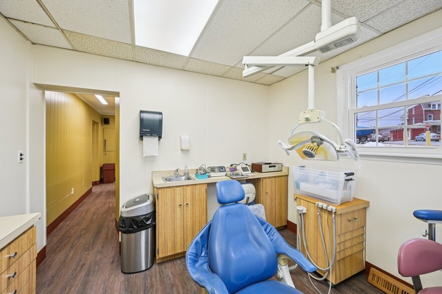 More Photos Of 306 E 4th St, Bridgeport Medical For Sale