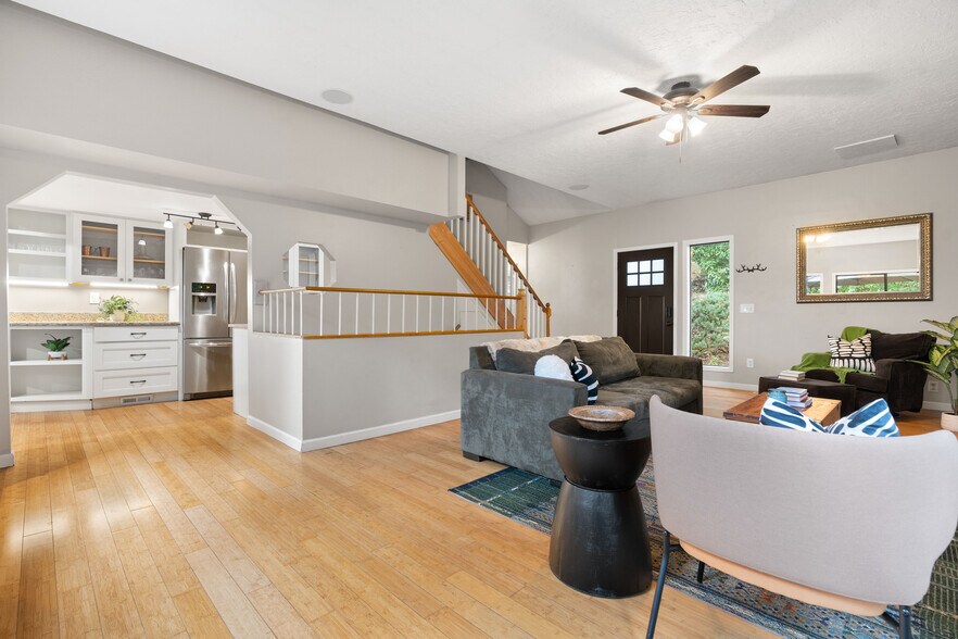 More Photos Of 1824 SW Greenway Cir, West Linn Specialty For Sale