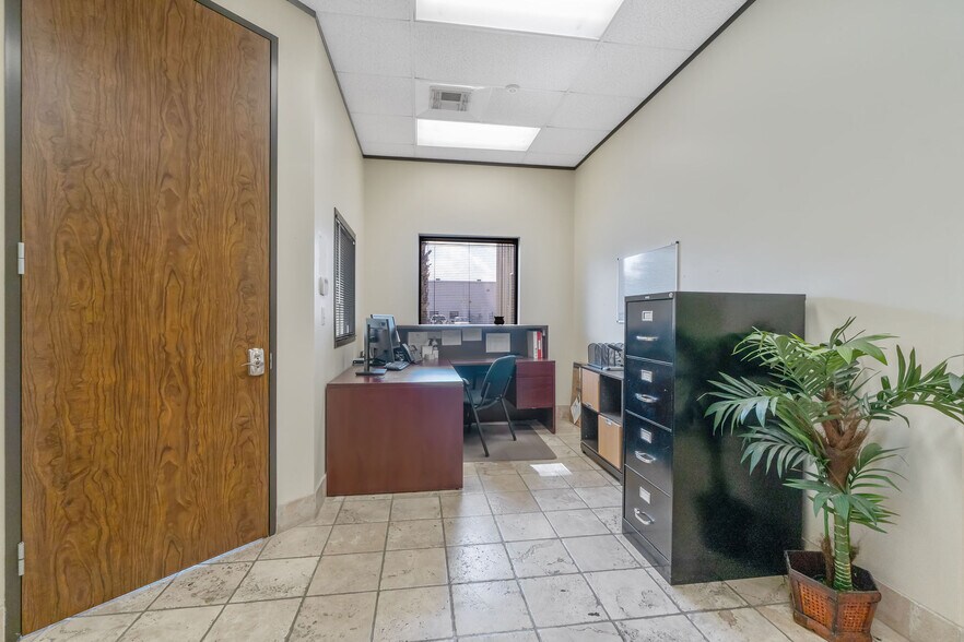 More Photos Of 5119 Hiltonview Rd, Houston Warehouse For Lease