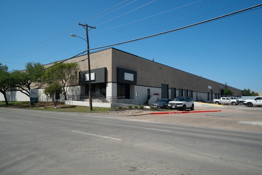Primary Photo Of 601-611 W Mockingbird Ln, Dallas Distribution For Lease