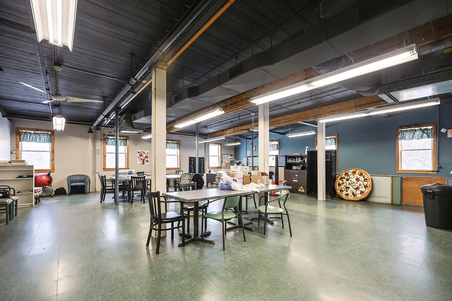 More Photos Of 44 Morris St, Webster Flex For Sale