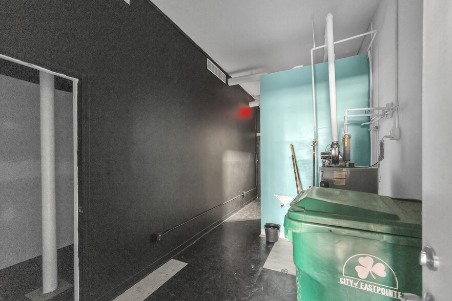 More Photos Of 16906 E Nine Mile Rd, Eastpointe Storefront For Sale