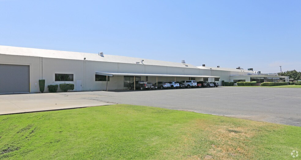 More Photos Of 2200 Lapham Dr, Modesto Warehouse For Lease