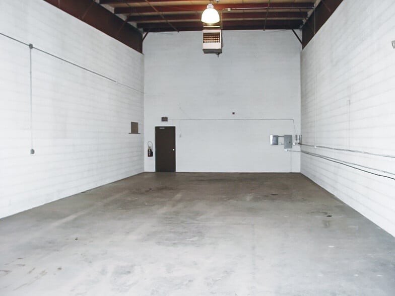 More Photos Of 6817 Hobson Valley Dr, Woodridge Warehouse For Lease