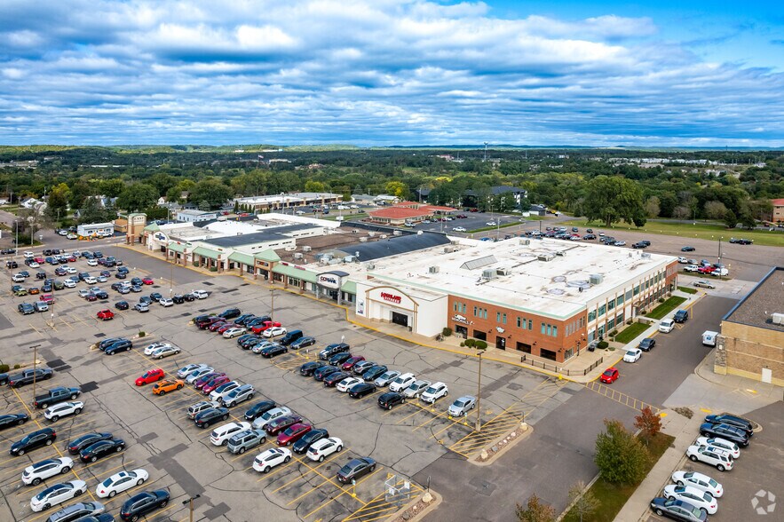 More Photos Of 2221 Highland Ave, Eau Claire Storefront For Lease