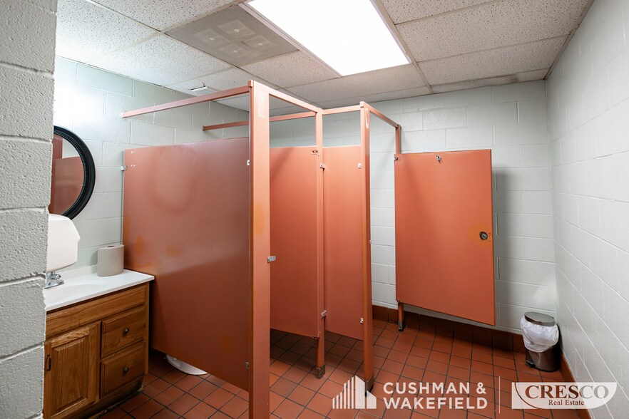 More Photos Of 29303 Euclid Ave, Wickliffe Restaurant For Sale
