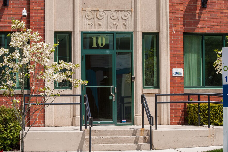 More Photos Of 10 Glover Ave, Norwalk Medical For Lease