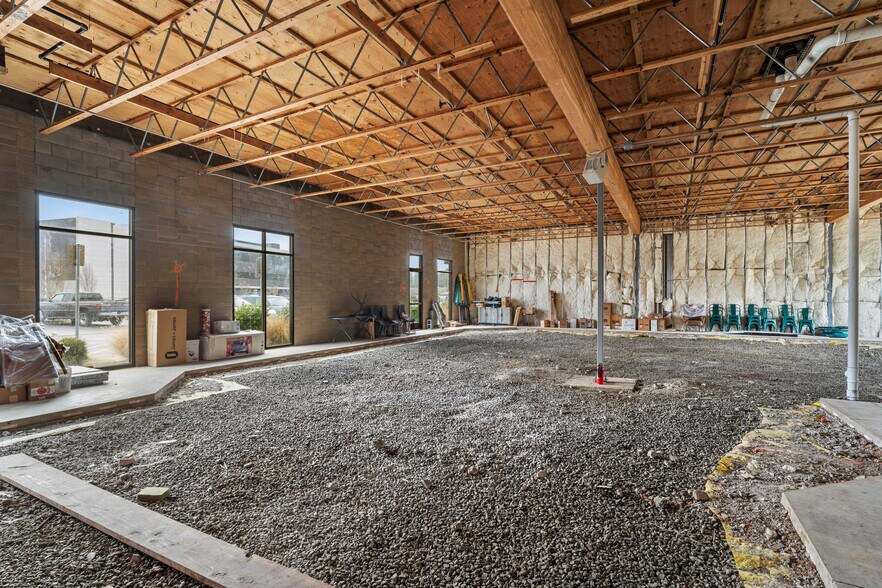 More Photos Of 722 W Harvard Ave, Roseburg Storefront Retail Office For Sale