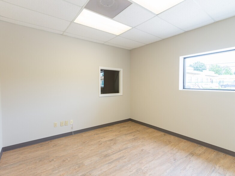 More Photos Of 25275 Budde Rd, Spring Light Distribution For Lease